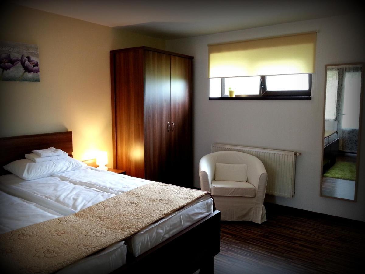 Cazare La Troita Otel Codlea Oda fotoğraf