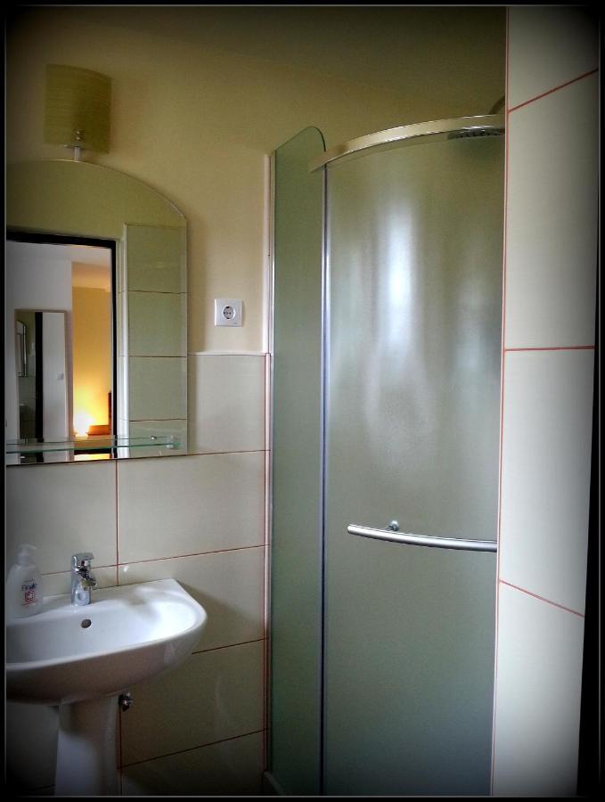 Cazare La Troita Otel Codlea Oda fotoğraf