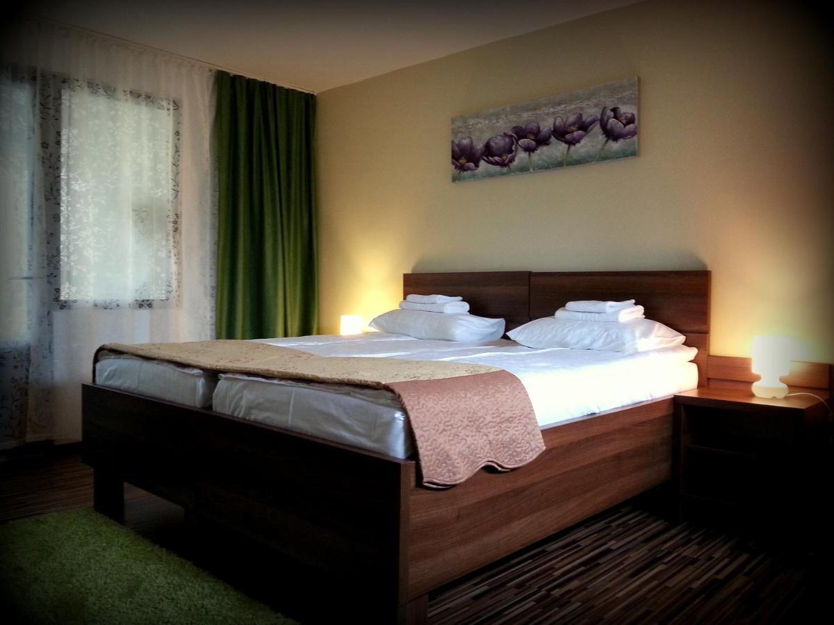 Cazare La Troita Otel Codlea Oda fotoğraf